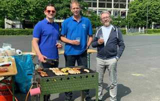 Die Grillprofis der VVB Stefan Arens, Markus Metzler und Reiner Gleiss (v. li.)Die Grillprofis der VVB Stefan Arens, Markus Metzler und Reiner Gleiss (v. li.)