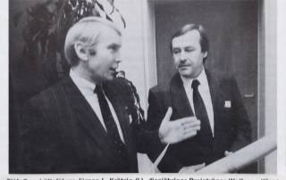 DVA-Geschäftsführer Jürgen L. Krätzig und Preisträger für die beste HZ 1987 Wolfgang Wiens