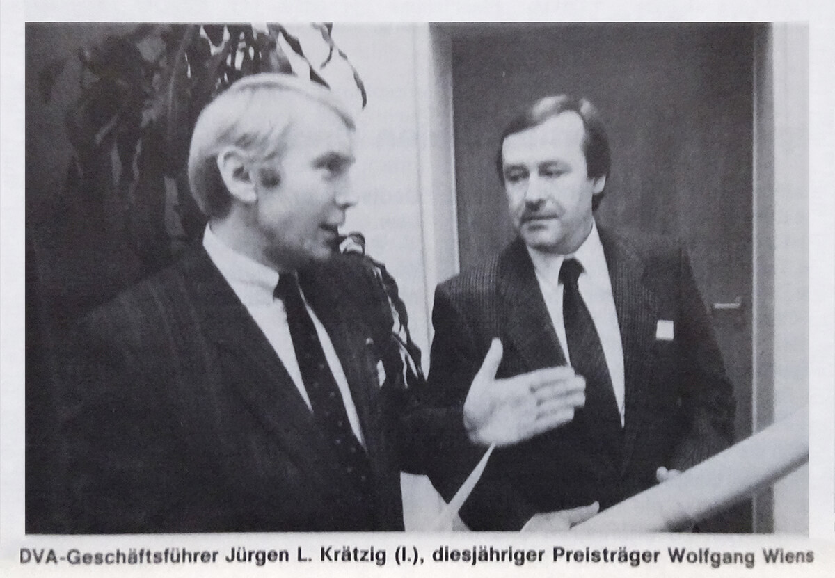 DVA-Geschäftsführer Jürgen L. Krätzig und Preisträger für die beste HZ 1987 Wolfgang Wiens
